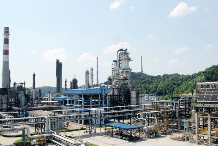 近日,巴陵石化己內(nèi)酰胺項(xiàng)目開(kāi)工