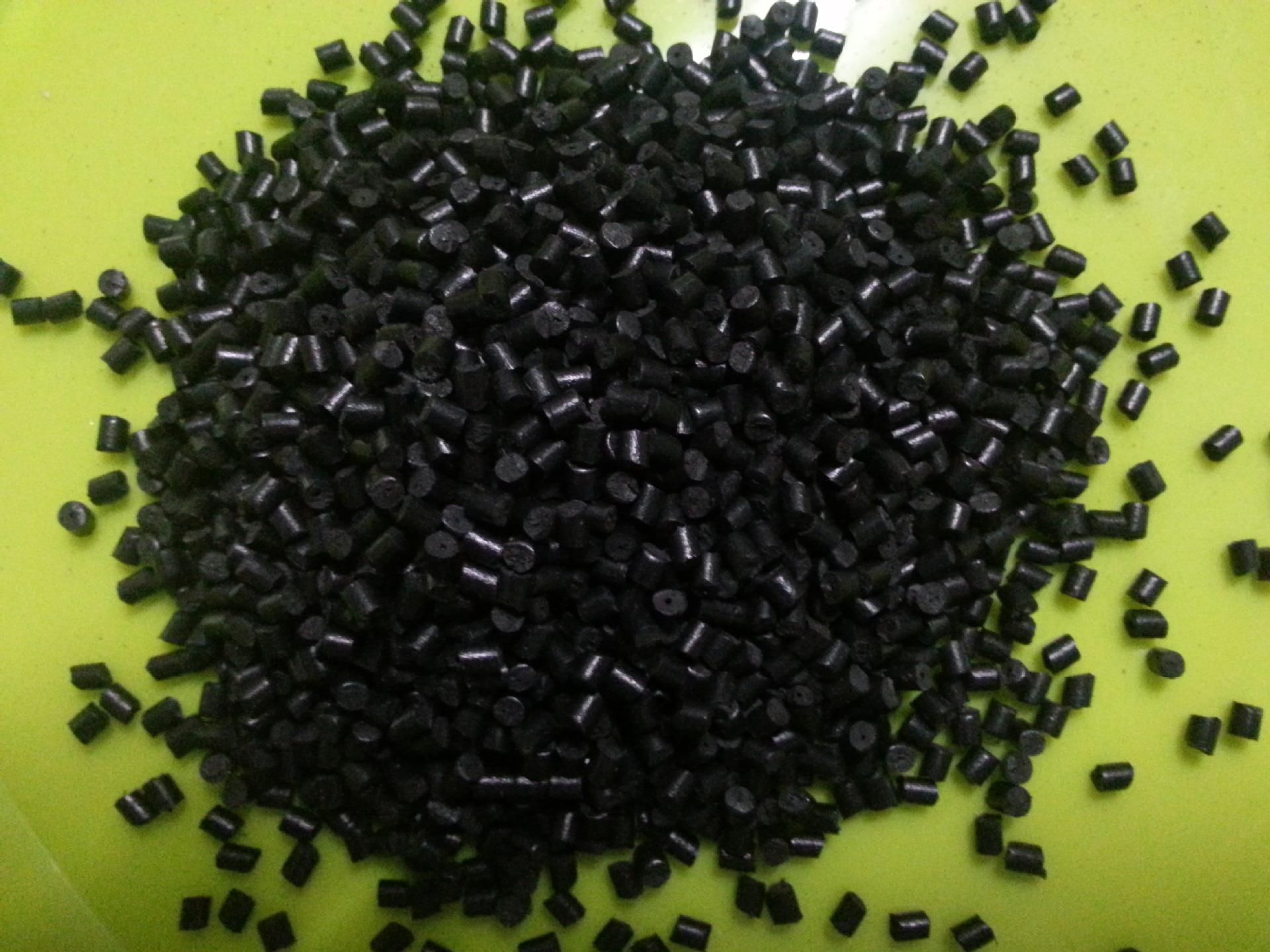 又一項新認知:高分子塑料表面呈橡膠狀!